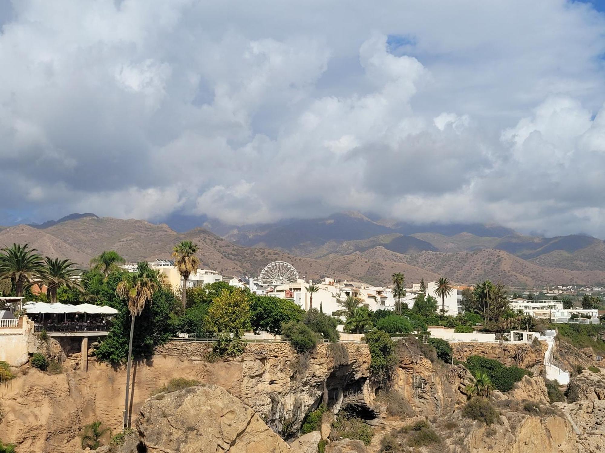 Apartamentos Nerja 2 Luaran gambar